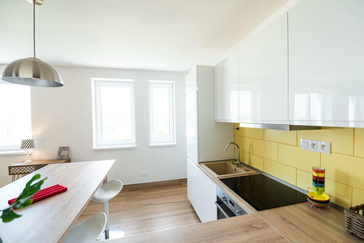 Private 5 Star 3 Room Flat And In-Door Pkg 니트라 외부 사진