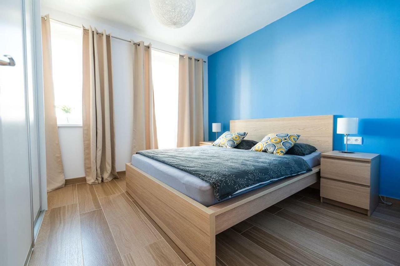 Private 5 Star 3 Room Flat And In-Door Pkg 니트라 외부 사진